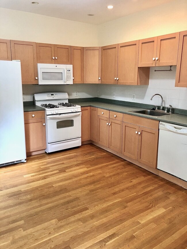 Building Photo - 14 Schiller St Unit 1