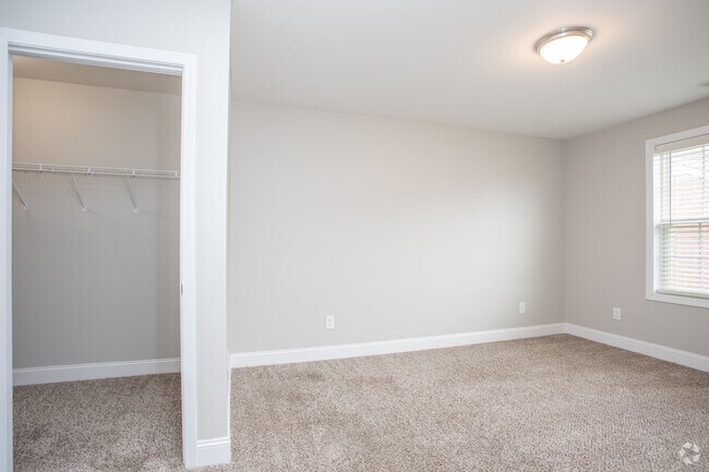 2BR, 1.5BA - 1,050SF Renovated - Bedroom