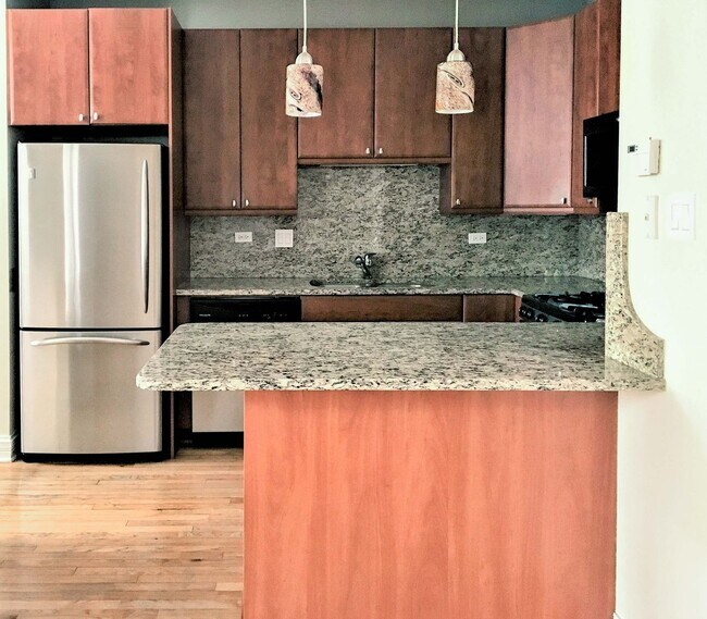 Photo - 624 W Roscoe St Apartments Unit 624-2C