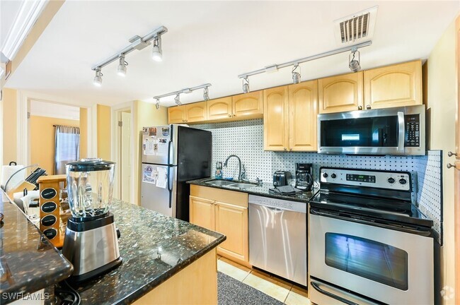 Building Photo - 200 Palm Dr Unit 7 R Rental