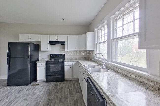 Photo - 916 Indiana St