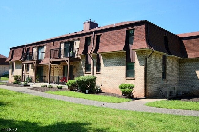Building Photo - 1404 Normandy Ct Unit 1404