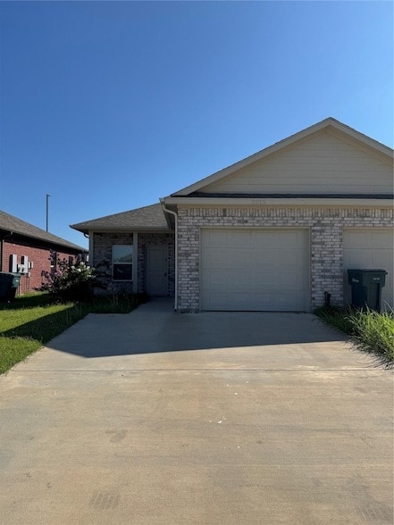 Building Photo - 2915 Peony Dr Unit 2911 Rental