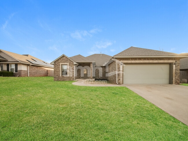 Building Photo - 416 E Charlotte Terrace