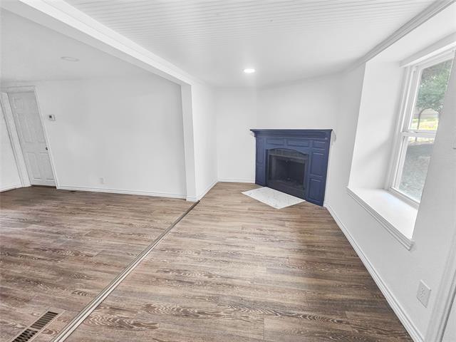 Photo - 106 Silveroaks St