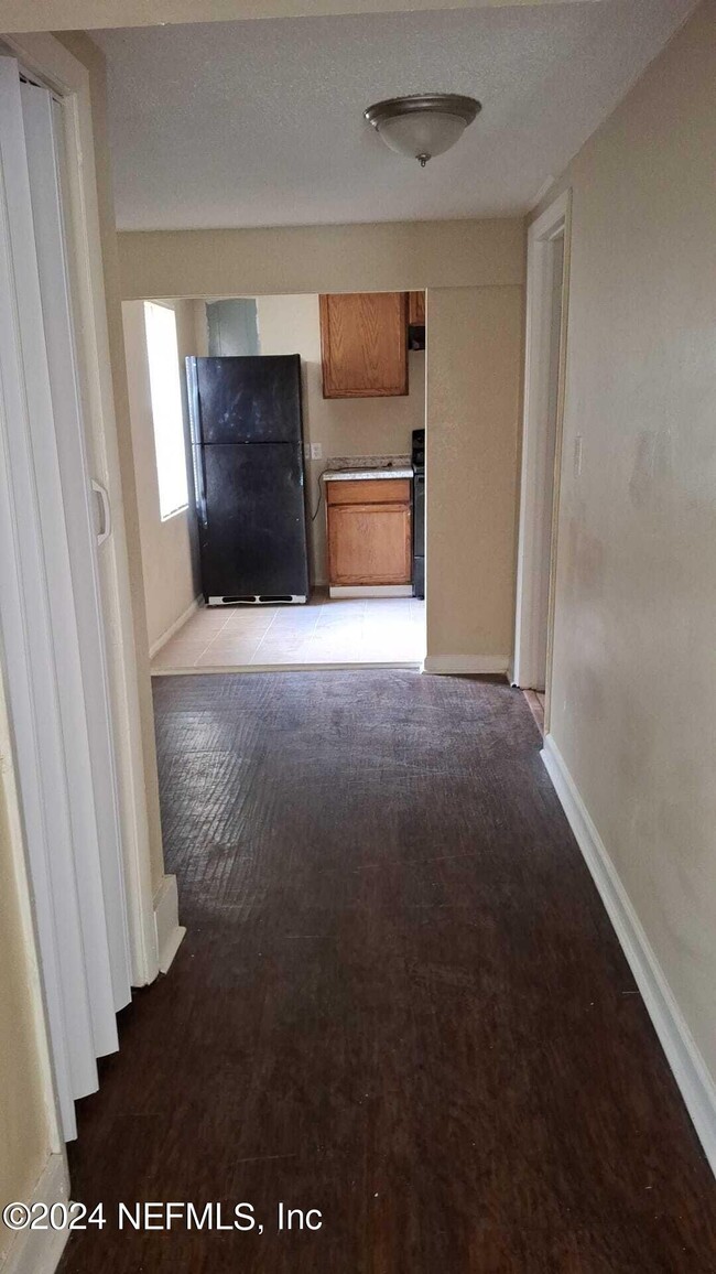Photo - 718 Lynton St