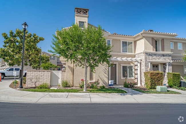 Building Photo - West Creek 3 Bedroom Townhome for Rent in ...