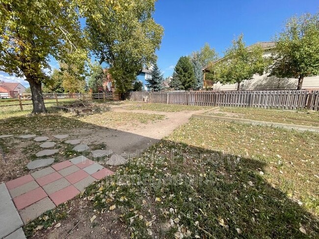 Photo - 320 Rangely Dr