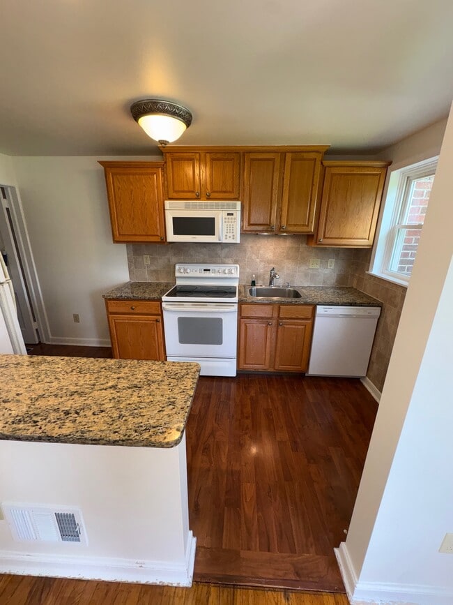 1123 Elm Ave