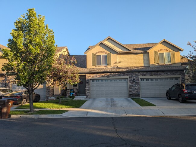 Photo - 2627 W Alice Springs Rd Townhome