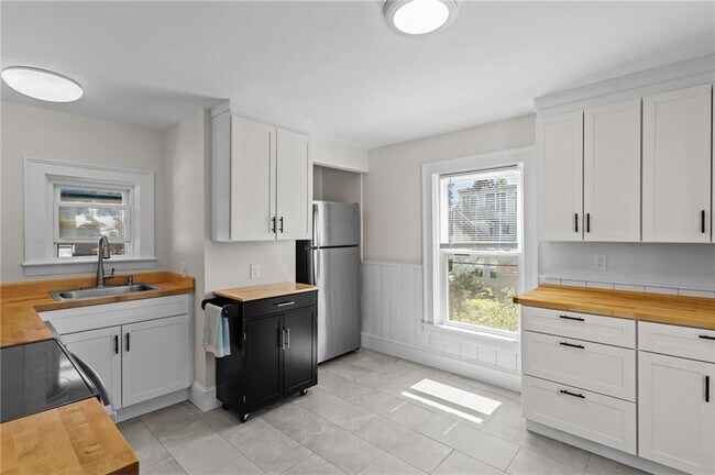 Photo - 11 Young St Unit 2