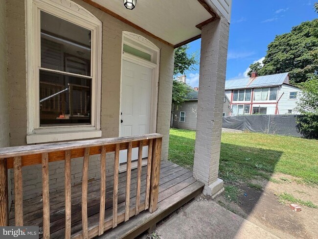 Photo - 206 Pear St