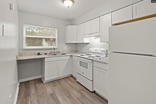 Photo - 275 Wynn Way