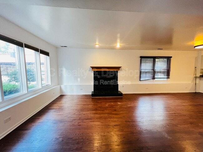 Photo - 1756 W Roscoe St Unit 1