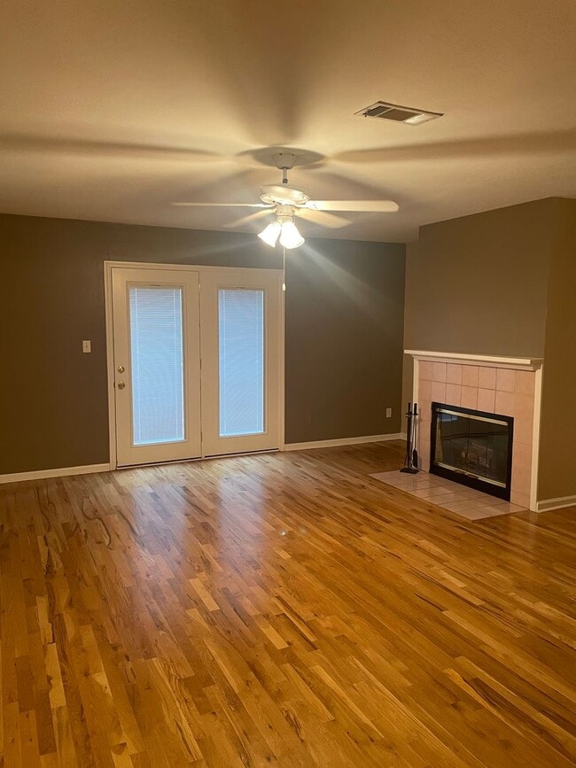 Photo - Huge 2/2.5 off Apalachee Parkway!