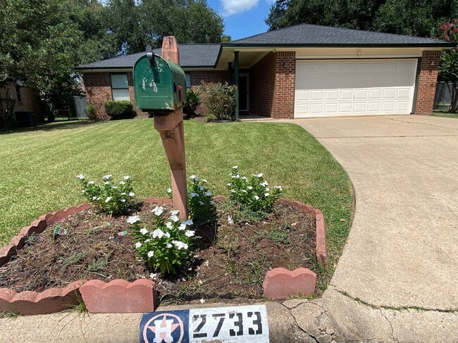 Photo - 2733 Davis Ave