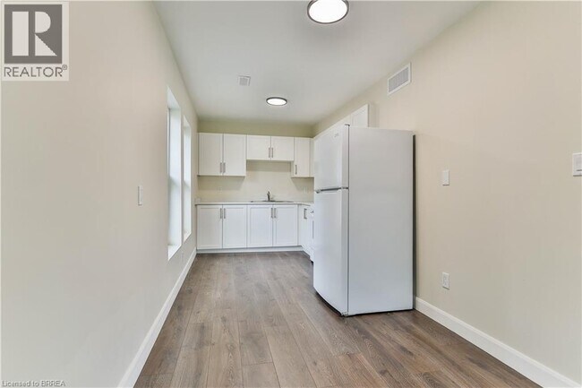 Photo - 321 Dalhousie St