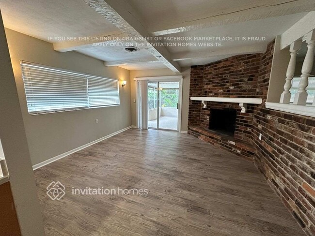 Photo - 2000 Sunderland Rd