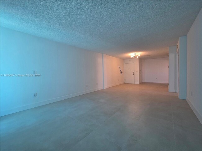 Building Photo - 245 18th St Unit 805
