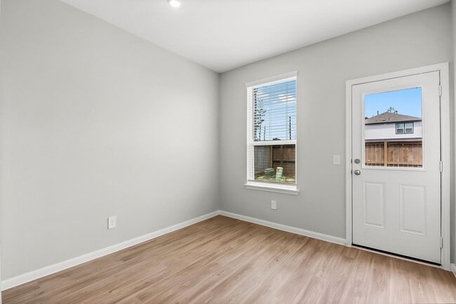 Photo - 5507 Broad Spruce St