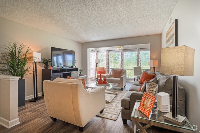 2BR, 2BA - B2 1,036SF - Lakeview at Palm Harbor