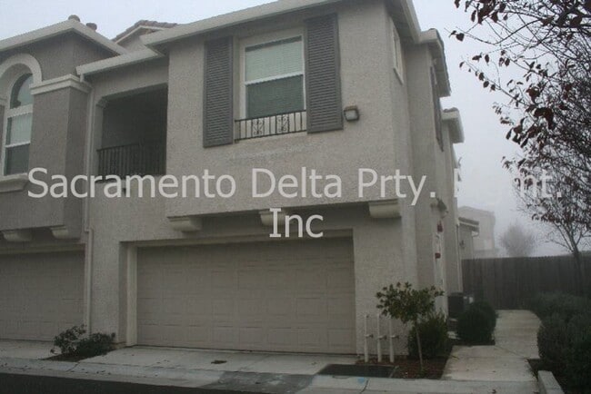 Building Photo - Beautiful 3/2 condo in the heart of Elk Grove! Unit 16103