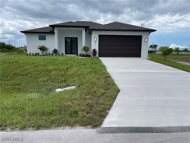 Photo - 821 Newell St E