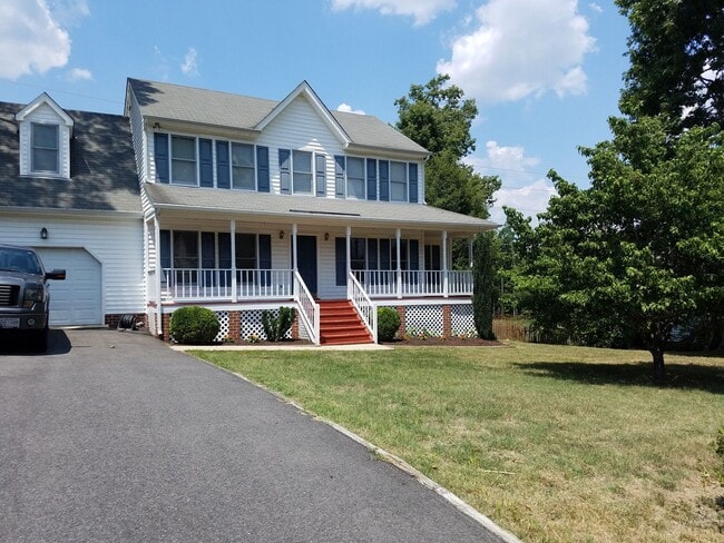 Building Photo - 4 bed room home in Midlothian with fenced rear yard