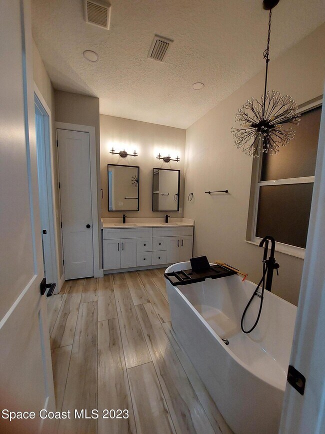 Photo - 971 Granata Ave