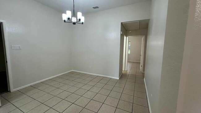 Photo - 156 Lynn Loop