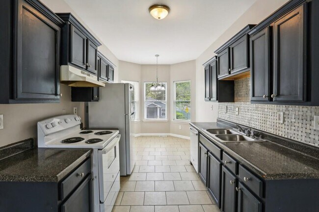 Photo - 753 Prince Pl NW