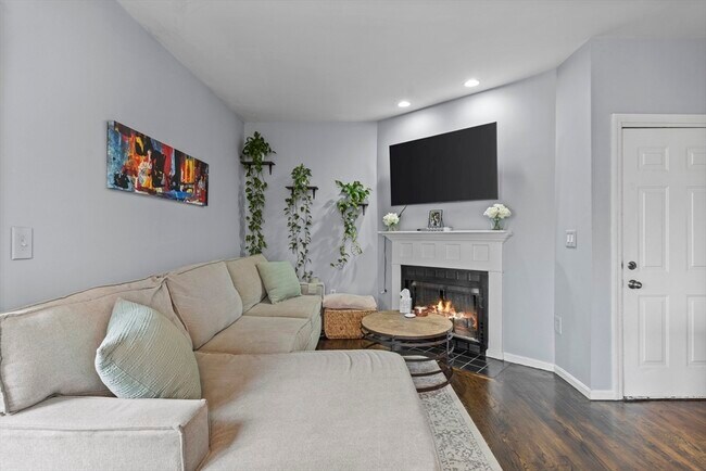Photo - 52 H St Unit 2