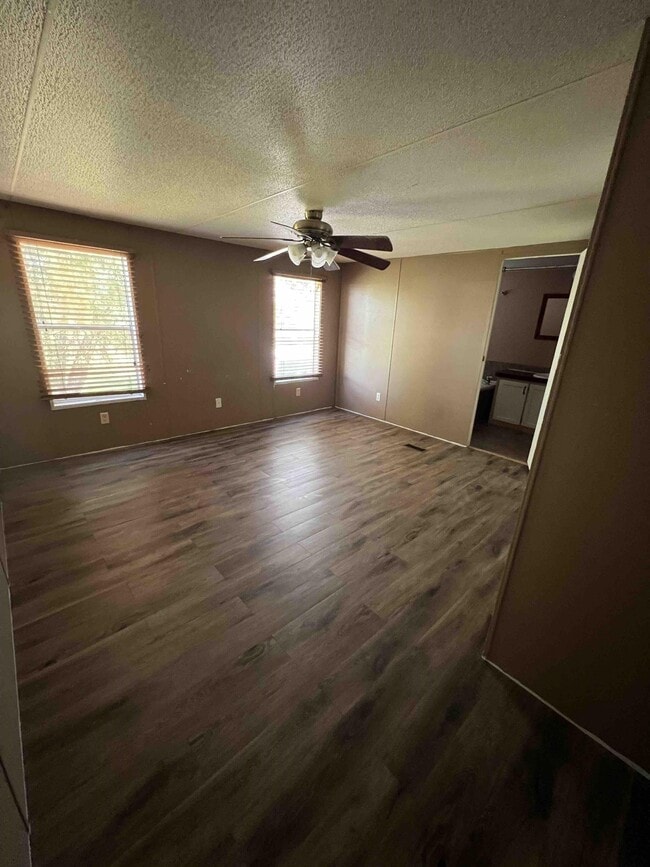 Photo - 2413 Salmon St