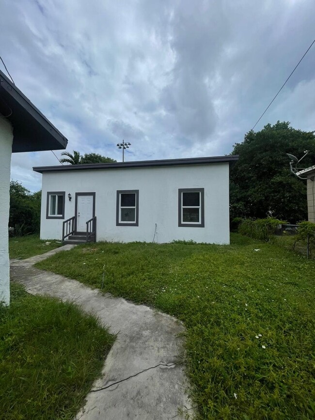 Building Photo - 4727 NW 15th Ave