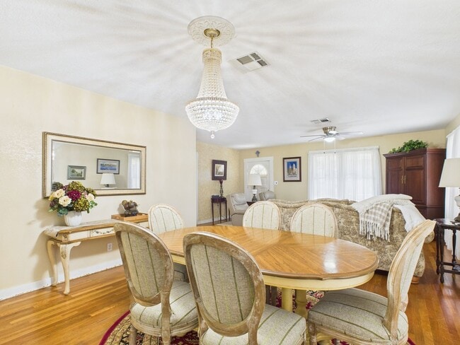 Photo - Quiet home in the central part of town