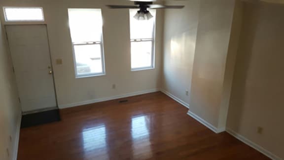 Livingroom View #1 - 2632 Oakford St