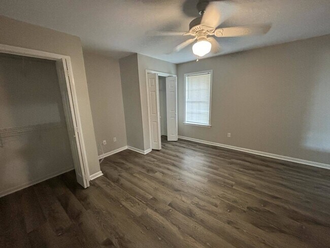 Photo - AVAILABLE FOR RENT - 216 Autumn Ridge Driv... Unit 2