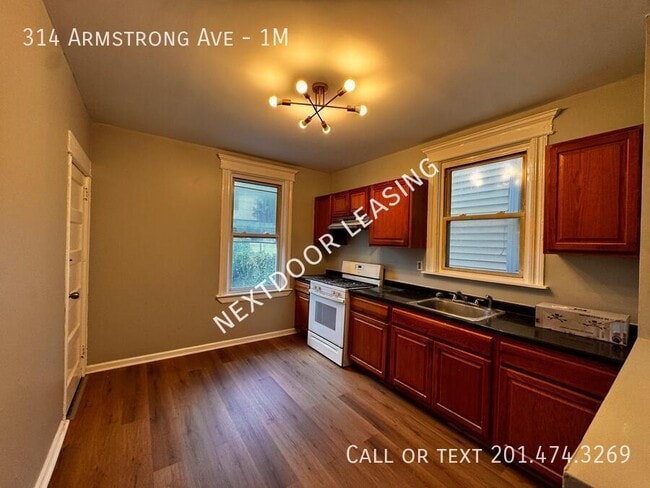 Building Photo - 314 Armstrong Ave Unit 1M