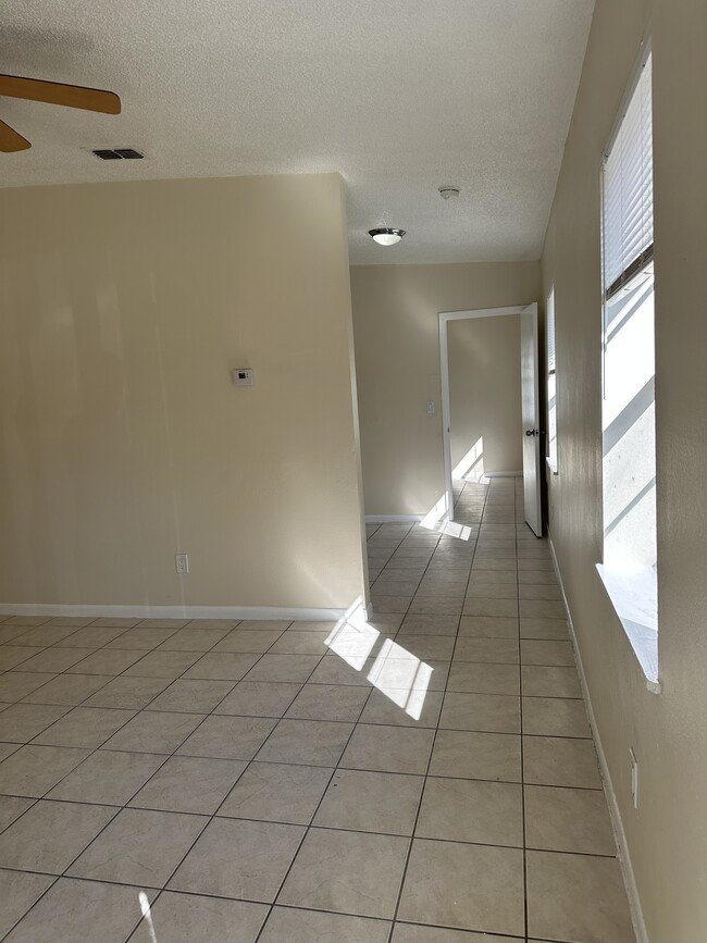 Entrance/Living Room - 9243 A Overlook Dr. Unit 9243A Overlook Dr.  Temple Terrace  FL.