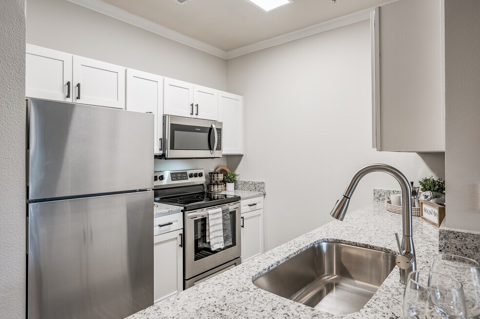 1BD, 1BA - 650SF - Kitchen