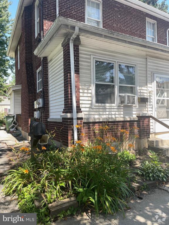 Building Photo - 425 7TH St Rental