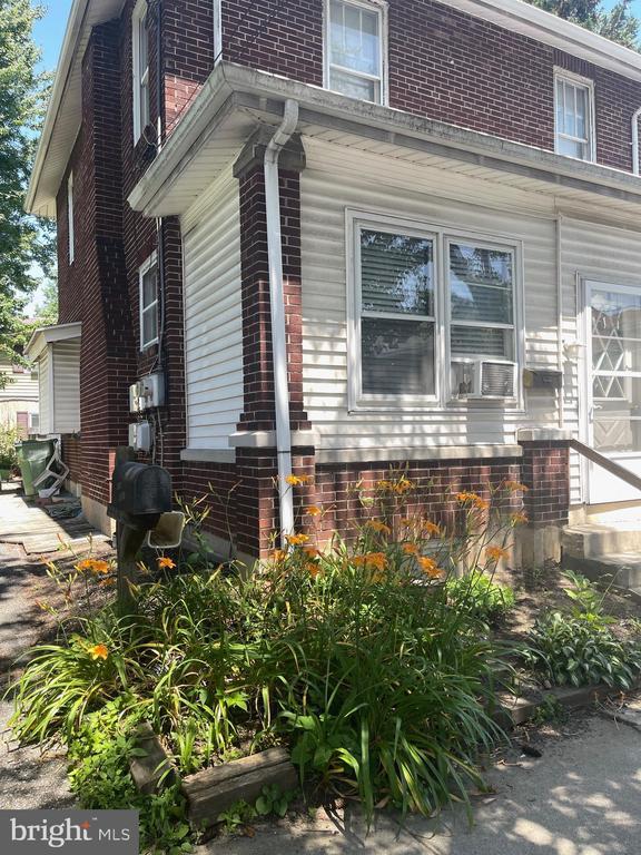 Photo - 425 7TH St House