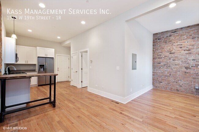 Photo - 1539 W 19th St Unit 1R