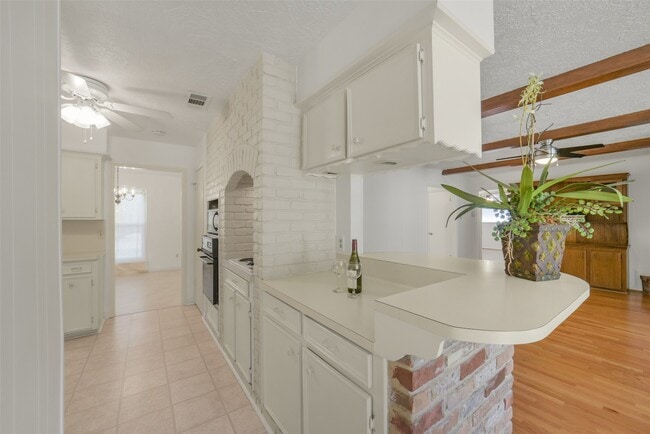 Photo - 8415 Braesdale Ln