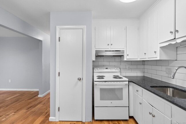 Photo - 23 Shirley St Unit APT 3