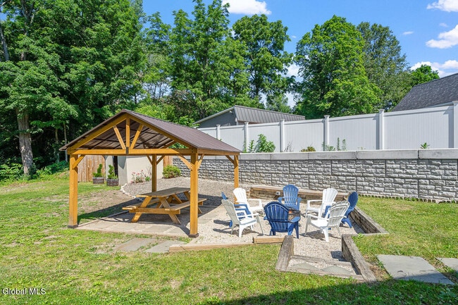 Photo - 387 Maple Ave