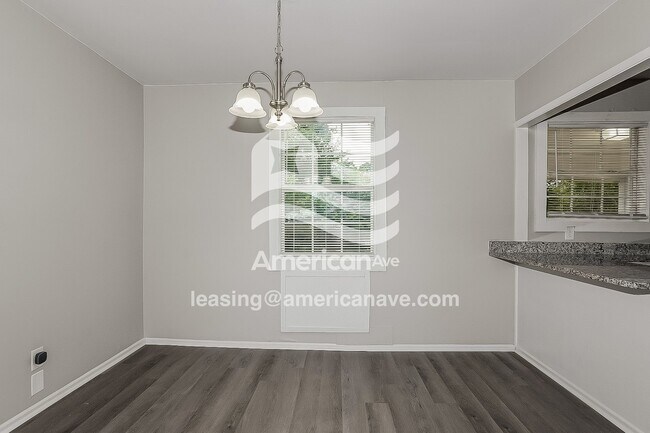 Photo - 674 Morton Ave NE