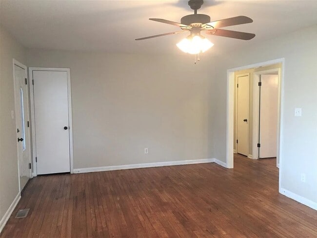 living room/front door - 407 Collins Ave