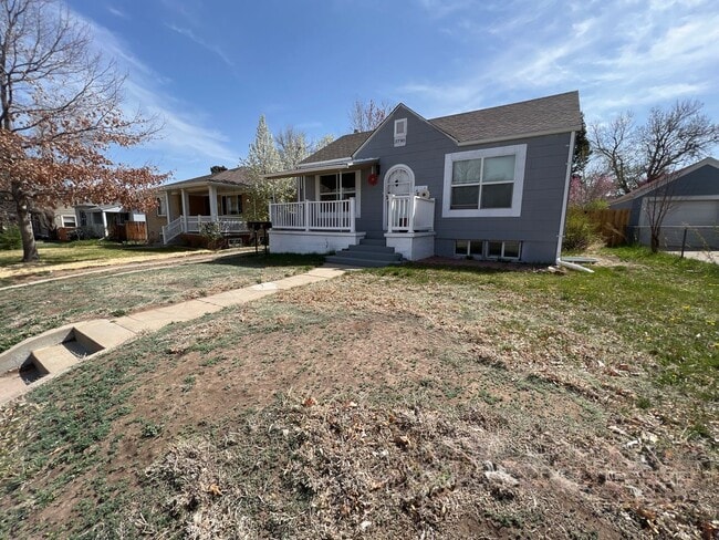 Building Photo - Garden-level 2 bed, 1 bath Half-Duplex in ... Rental