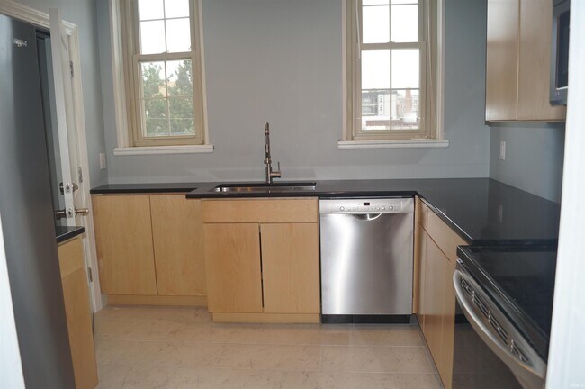 Photo - 303 S Washington St Unidad 2